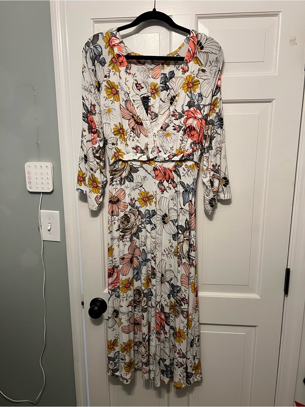 Lila Birthing Gown in Vintage Floral - Picture 2 of 4